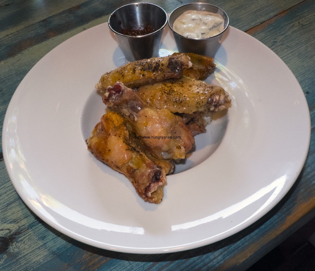 Fried chicken wings.