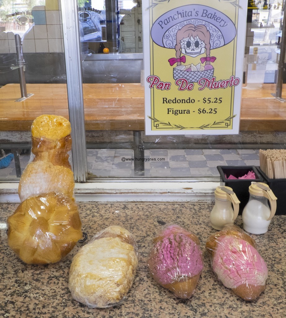 Pan de muerto selection.