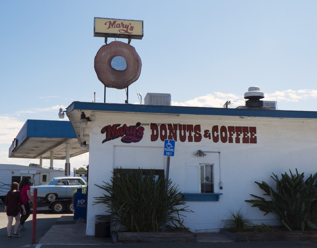 Cool donut sign on the roof.